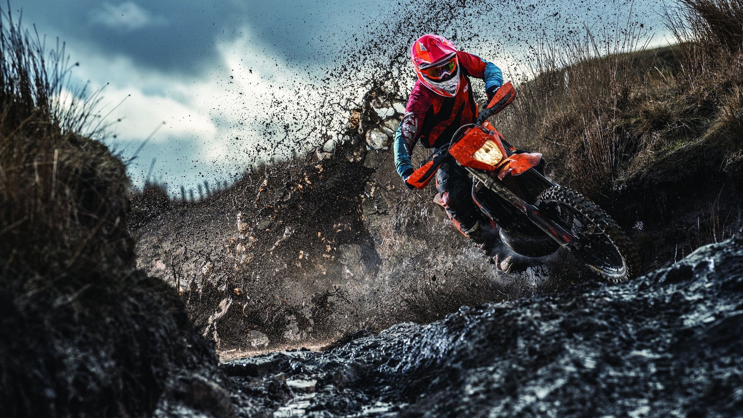 室内跳绳大赛，青春活力无限释放，室内跳绳能长高吗